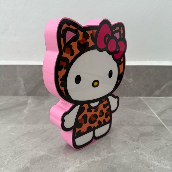 Hello Kitty Sanrio Leopard Wooden Lacquer Figure Wall Hanging Table Home Decor - Picture 4 of 14